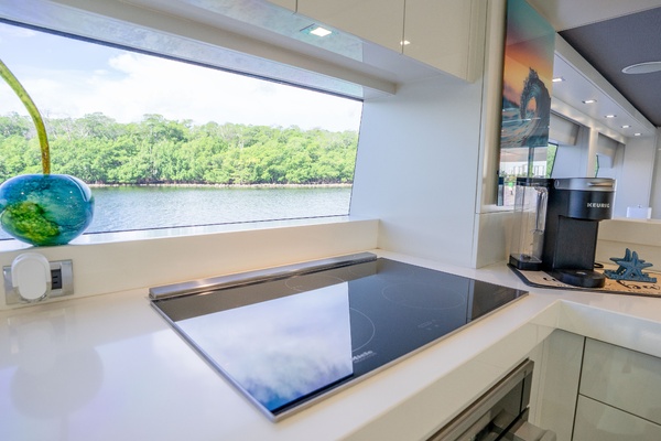 Imagine 75ft Hatteras Yacht For Sale