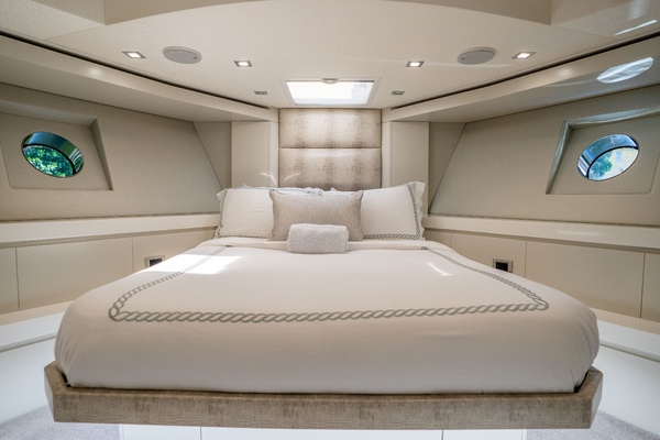 Imagine 75ft Hatteras Yacht For Sale