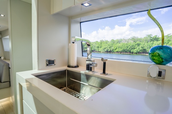 Imagine 75ft Hatteras Yacht For Sale