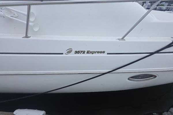 35ft Cruisers Yachts Yacht For Sale