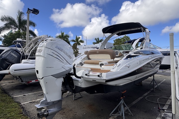 28ft Crownline Yacht For Sale