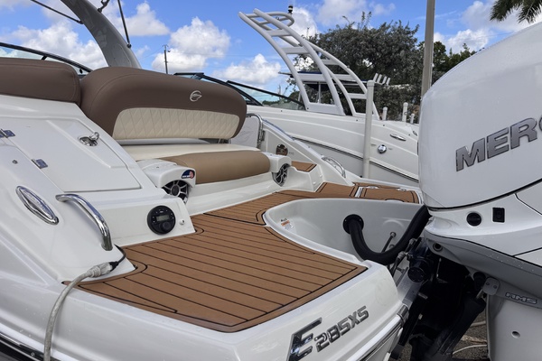 28ft Crownline Yacht For Sale