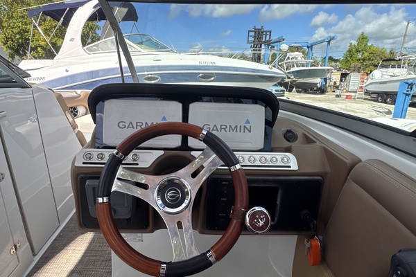 28ft Crownline Yacht For Sale