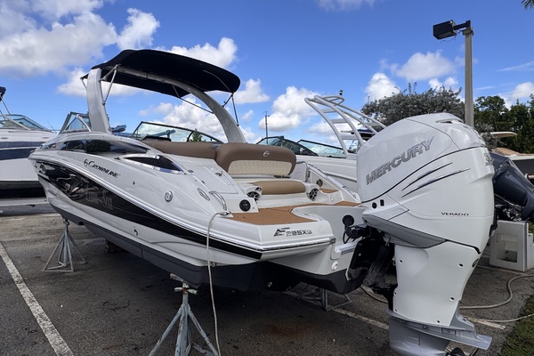 28ft Crownline Yacht For Sale