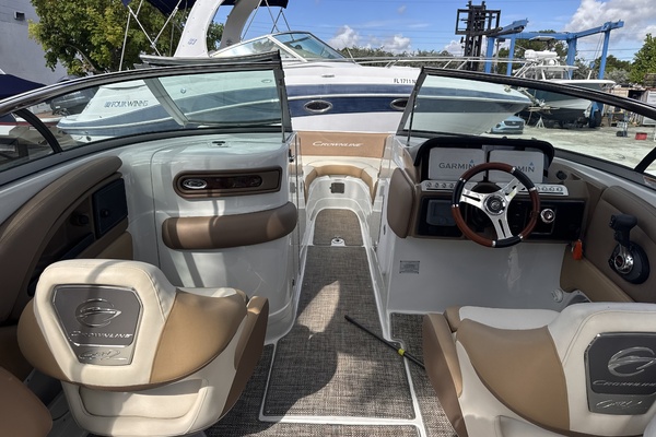 28ft Crownline Yacht For Sale