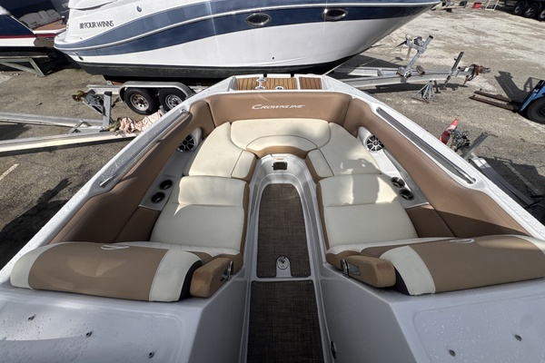 28ft Crownline Yacht For Sale