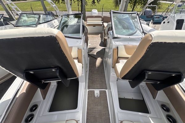 28ft Crownline Yacht For Sale