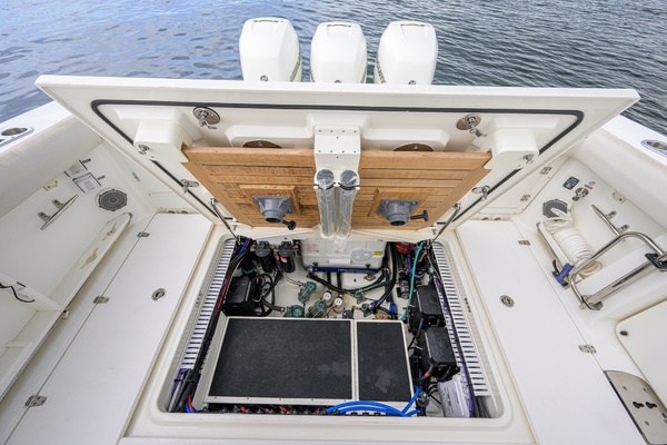 38ft Boston Whaler Yacht For Sale