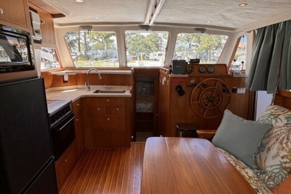 Dream Looper 39ft Mainship Yacht For Sale