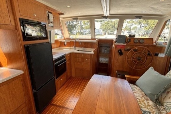 Dream Looper 39ft Mainship Yacht For Sale