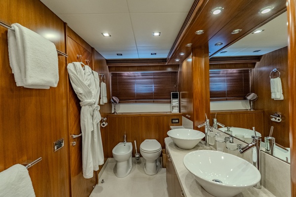 2004Sunseeker 105 ft 105 Yacht   Kefi