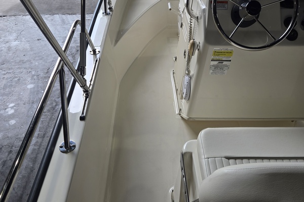 17ft Boston Whaler Yacht For Sale
