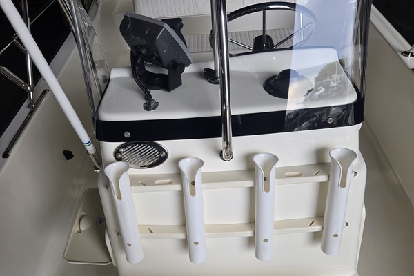 17ft Boston Whaler Yacht For Sale