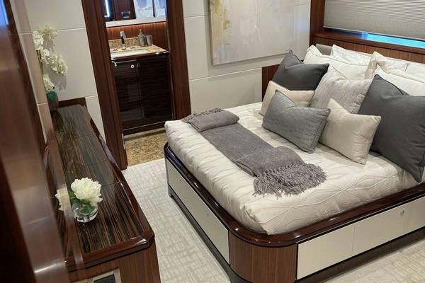 BELLA LISA 100ft Ocean Alexander Yacht For Sale