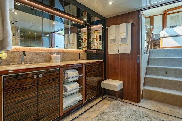 BELLA LISA 100ft Ocean Alexander Yacht For Sale