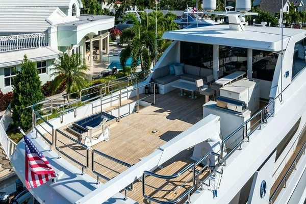 BELLA LISA 100ft Ocean Alexander Yacht For Sale
