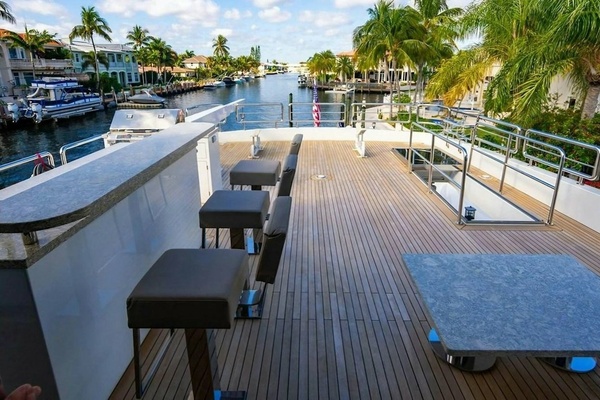 BELLA LISA 100ft Ocean Alexander Yacht For Sale