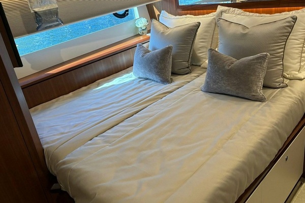 BELLA LISA 100ft Ocean Alexander Yacht For Sale
