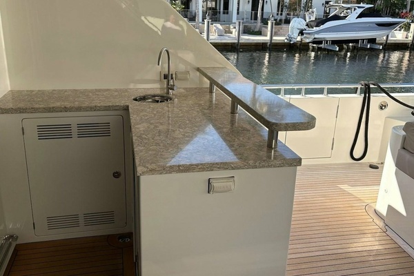 BELLA LISA 100ft Ocean Alexander Yacht For Sale