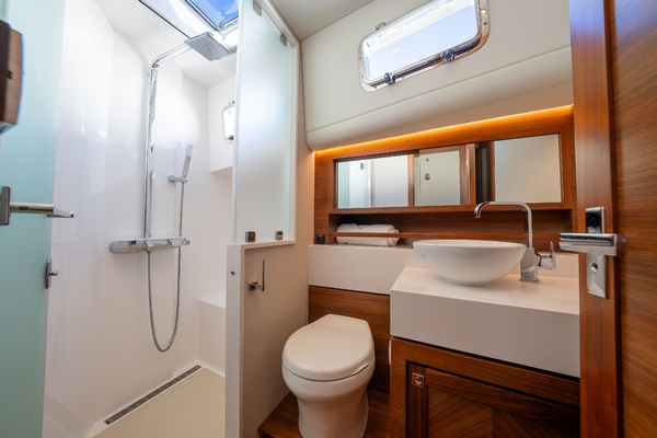 SUMMIT 54 54ft Summit Yacht For Sale