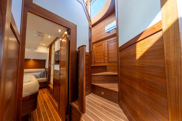 SUMMIT 54 54ft Summit Yacht For Sale