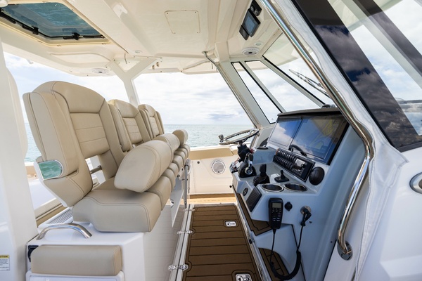 37ft Pursuit Yacht For Sale