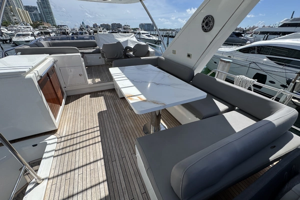 Azimut Fly Yacht For Sale