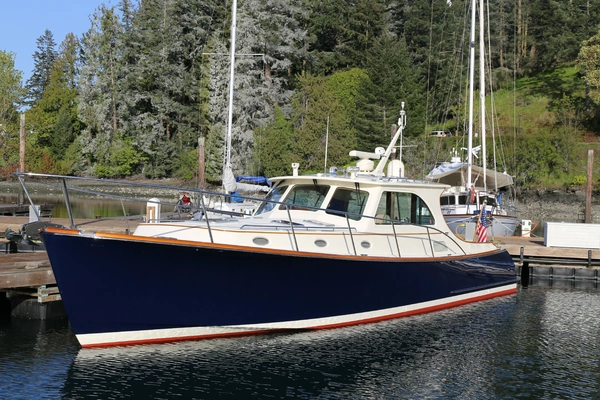 2009 Hinckley Talaria 44