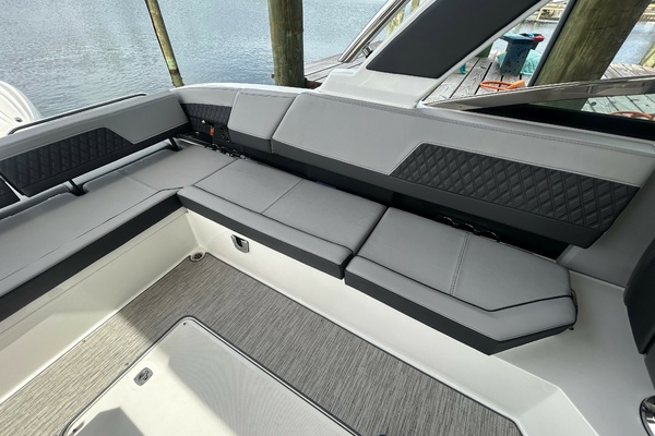 33ft Cobalt Yacht For Sale