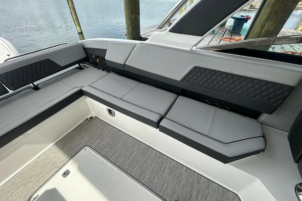 Cobalt R33 Yacht For Sale