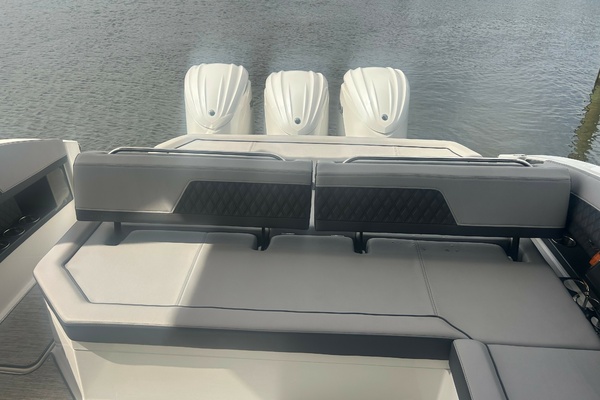 33ft Cobalt Yacht For Sale