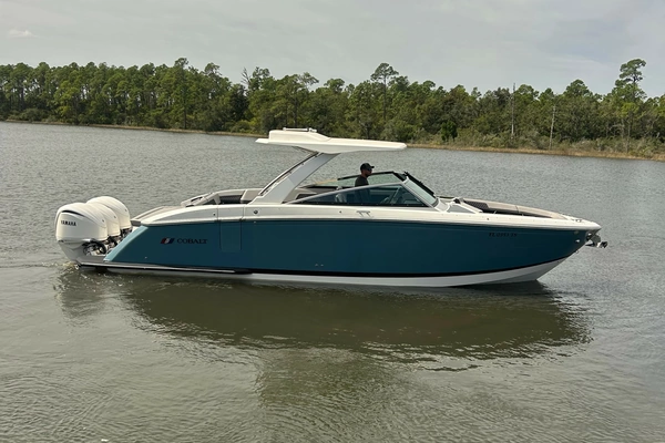 Cobalt R33 Yacht For Sale
