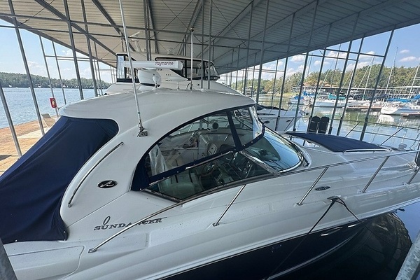 Disconnected 41ft Sea Ray Yacht For Sale