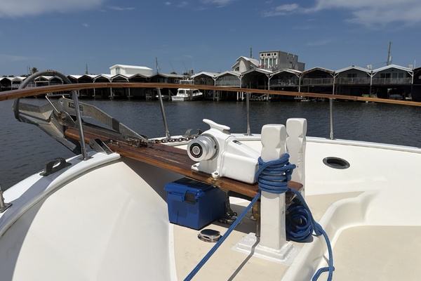 43ft Albin Yacht For Sale