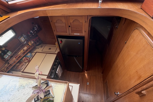43ft Albin Yacht For Sale