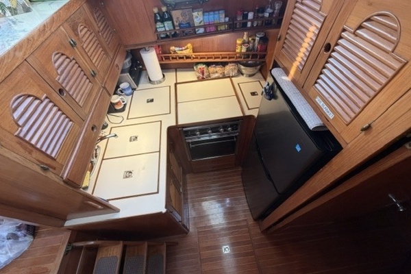 43ft Albin Yacht For Sale