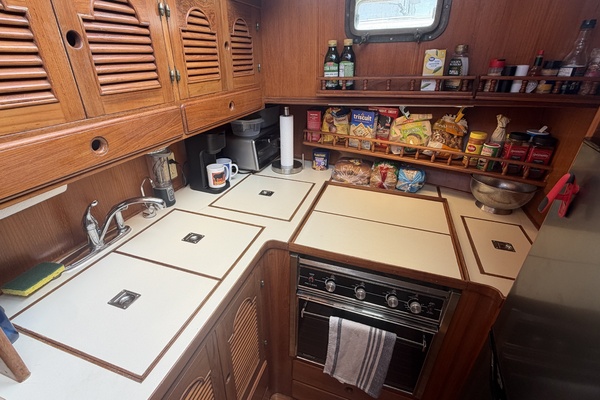 43ft Albin Yacht For Sale