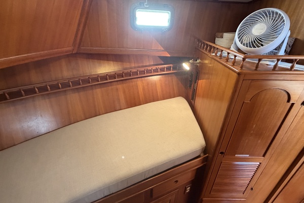 43ft Albin Yacht For Sale