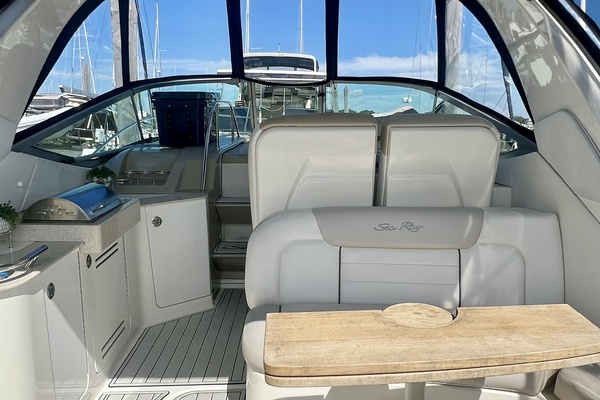 33ft Sea Ray Yacht For Sale