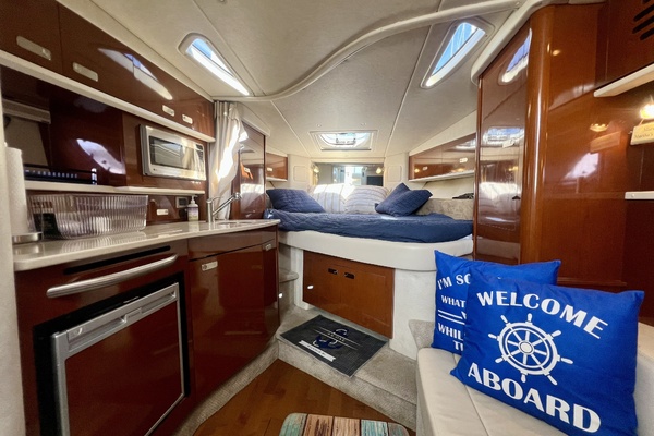33ft Sea Ray Yacht For Sale
