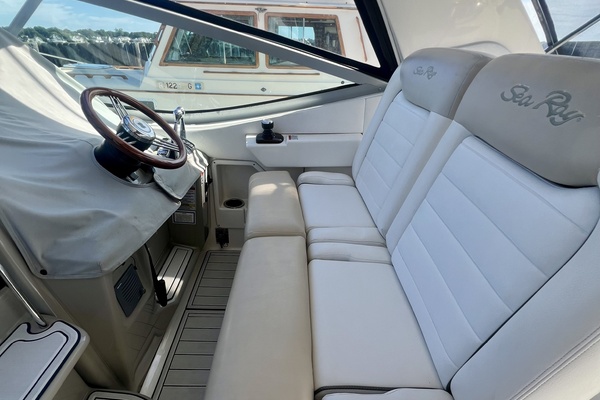 33ft Sea Ray Yacht For Sale