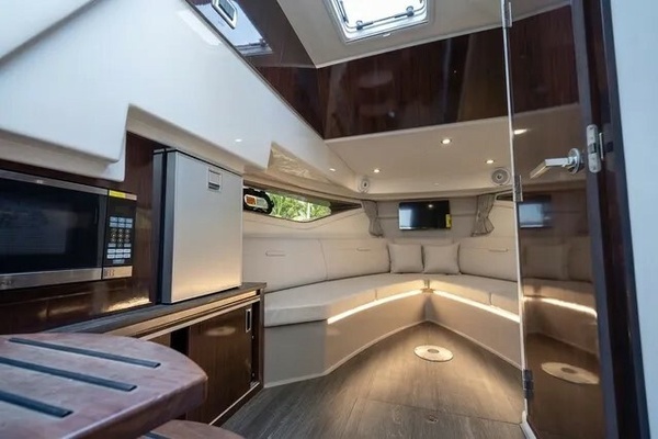 32ft Sea Ray Yacht For Sale