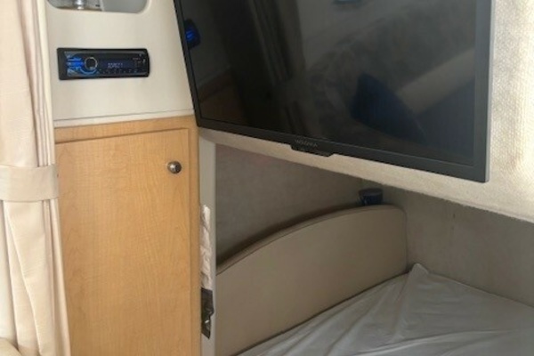Pourhouse 32ft Bayliner Yacht For Sale