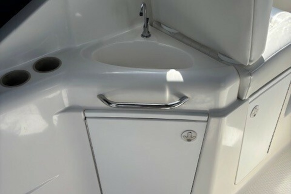 Pourhouse 32ft Bayliner Yacht For Sale