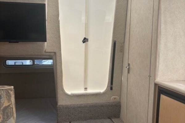 Pourhouse 32ft Bayliner Yacht For Sale