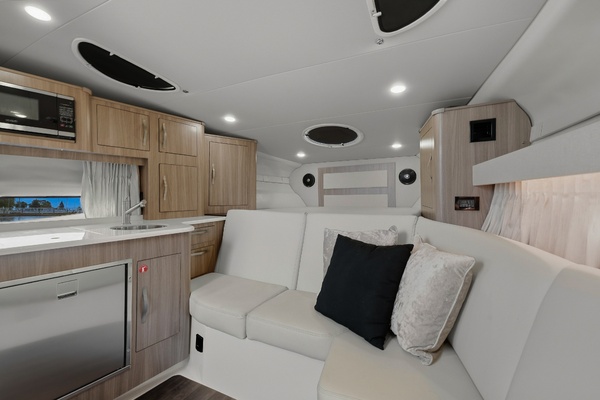 33ft Regal Yacht For Sale