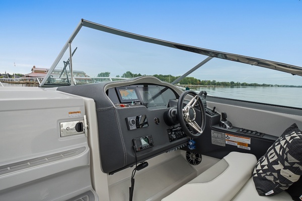 33ft Regal Yacht For Sale
