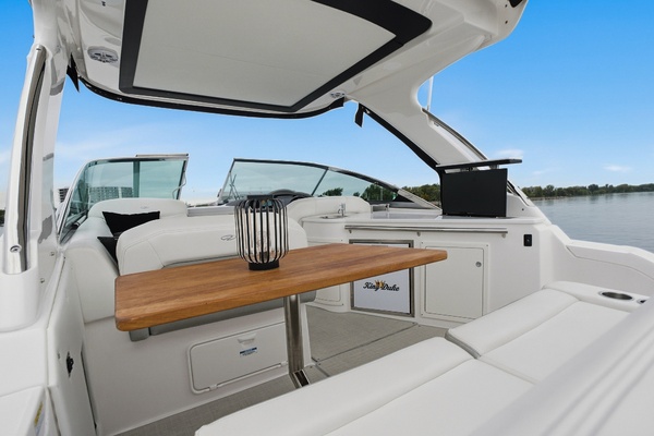 33ft Regal Yacht For Sale