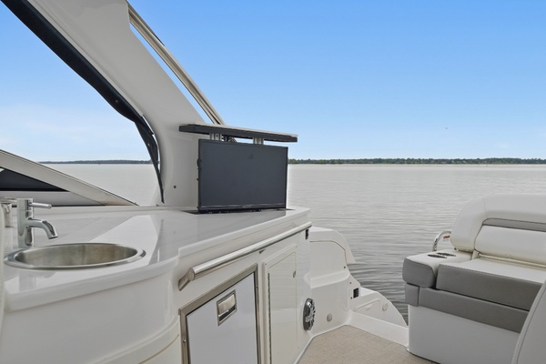 33ft Regal Yacht For Sale
