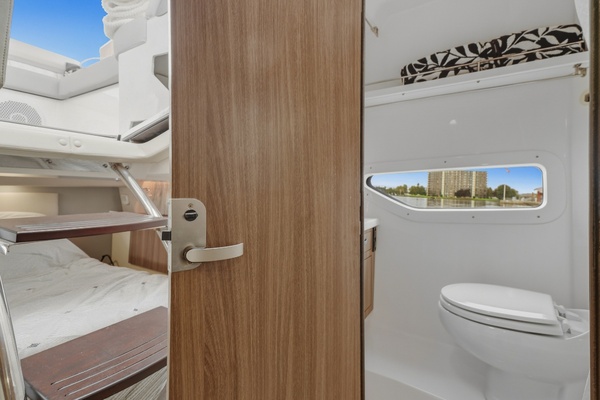 33ft Regal Yacht For Sale
